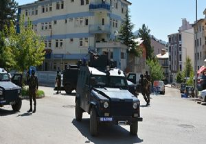 Şehrin ortasında çatışma: 1 polis şehit, 3 yaralı 