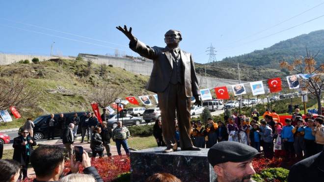 Atatürk Heykeli yeni yerine çok yakıştı!