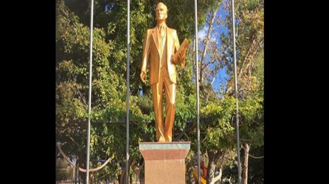 Atatürk heykeline sprey boyalı saldırı