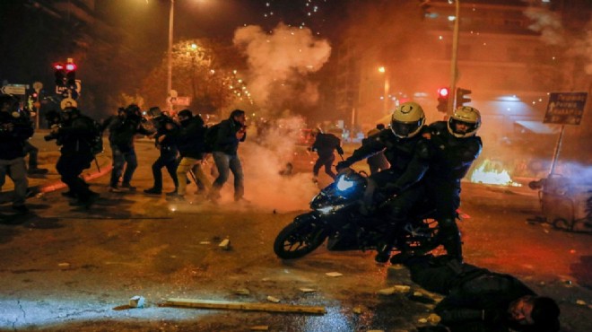 Atina karıştı: Polis şiddeti protestosu!