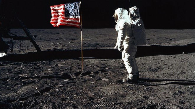 Ay a ayak basan son astronot öldü