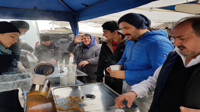 Aydın Büyükşehir den vatandaşlara sıcak çorba ikramı uygulaması