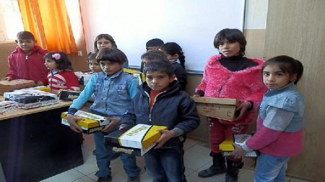 Azra Kohen Suriyeli çocukları sevindirdi