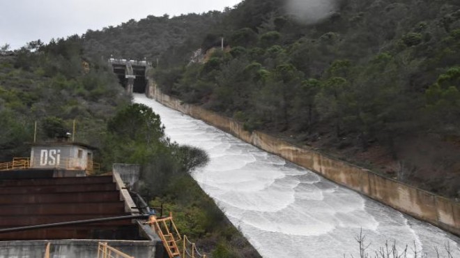 Balçova da baraj kapakları açıldı