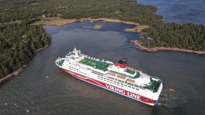 Baltık Denizi nde 280 kişilik gemi karaya oturdu!