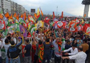 HDP den Gündoğdu da Türk Bayraklı kutlama 