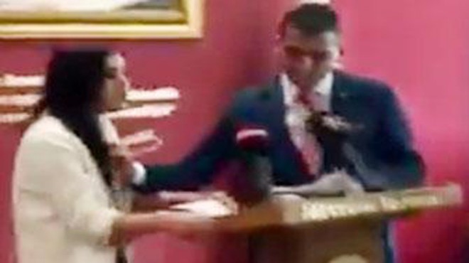 Baro Başkanı kadın avukatı kürsüden itti!