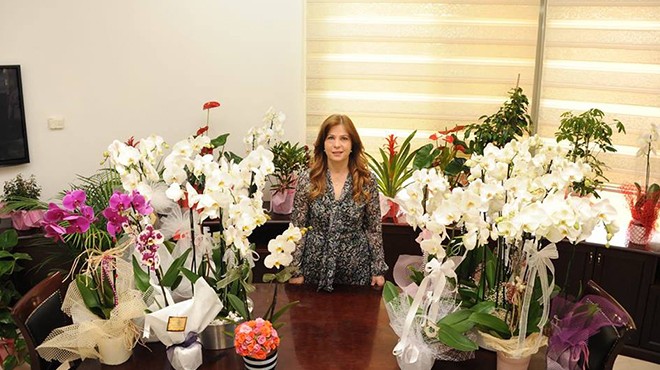 Başkan Çalkaya dan örnek davranış: Çiçekler şehit ailelerine
