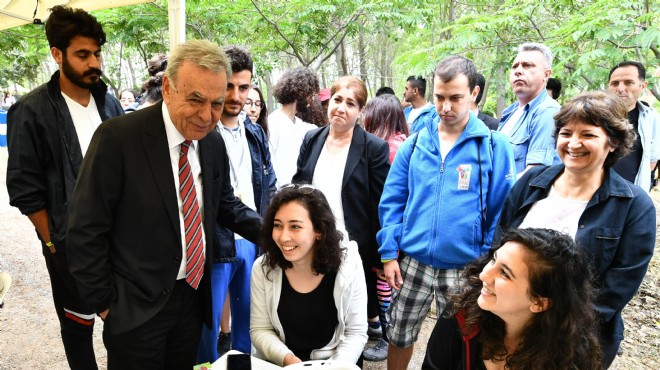Başkan Kocaoğlu ndan festival molası: Gençlere sürpriz ziyaret