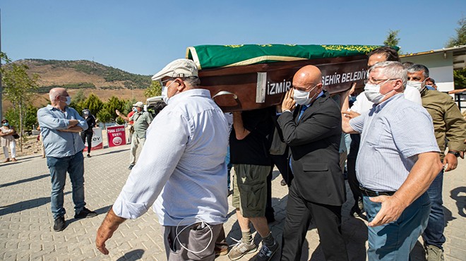 Başkan Soyer gazeteci Tuşalp ın cenaze törenine katıldı