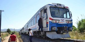 İzmir de korkunç son: Trenin önüne atladı...
