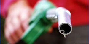 Benzin artık 12 kuruş daha pahalı