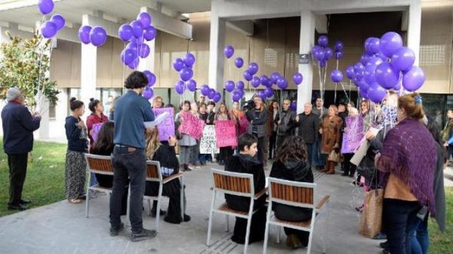 Bergama da kadınlardan mor balonlu protesto!