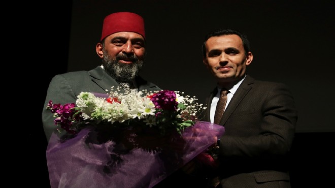 Bergama’dan Mehmet Akif Ersoy’un kabrine çiçek!