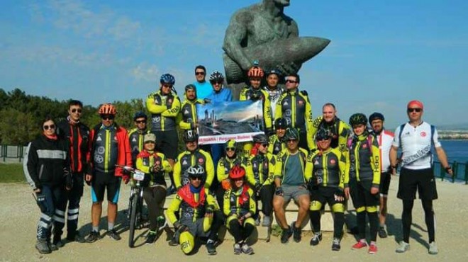 Bergamalı bisikletçiler Çanakkale’de tarihin izini sürdü