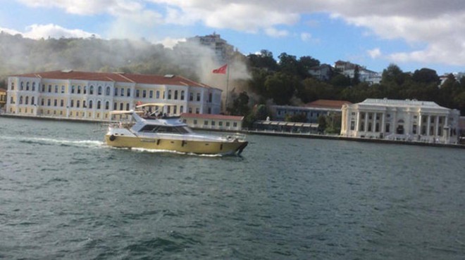 Beşiktaş ta Kabataş Erkek Lisesi nde yangın