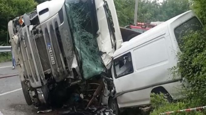 Beykoz da kamyon okul servisi ve minibüse çarptı: 1 ölü