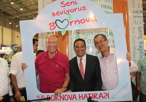 Uğur Dündar Bornova standında açıkladı: İzmir e yerleşiyorum