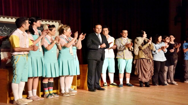 Bornova Tiyatrosu ödülleri topladı