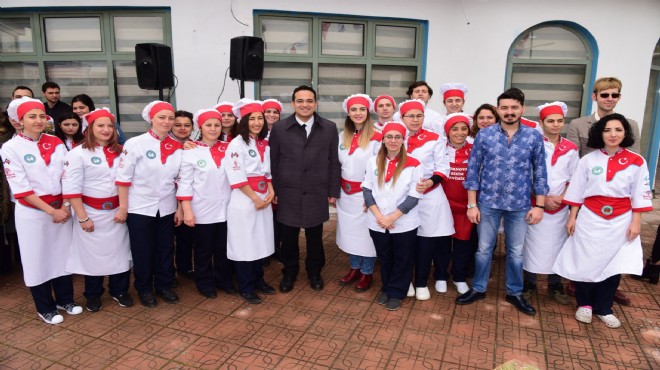 Bornova da aşçılık ve pastacılık kursunda mezuniyet heyecanı