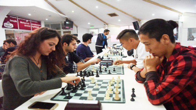 Bornova da  Dost Kart lı öğrencilerin satranç turnuvası sonuçlandı