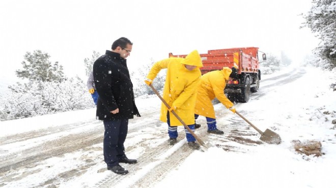 Bornova da kar alarmı: Başkan da olay yerinde!