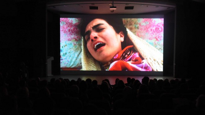 Bornova da sinemanın diliyle  Kadına şiddete hayır 