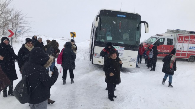 Bozdağ da otobüs kara saplandı: 46 vatandaş mahsur kaldı!