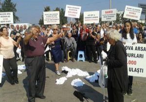 Balçova arsa mağdurlarının çilesi bitiyor: Halaylı kutlama 