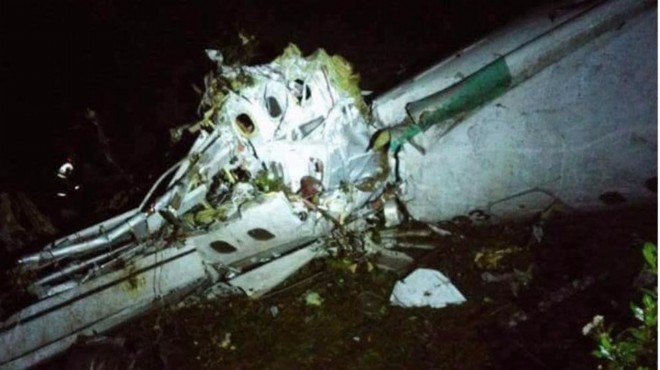 Brezilyalı futbolcuları taşıyan uçak düştü
