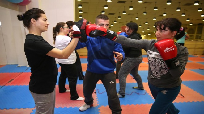 Buca’da kadınlara özel ‘kick boks’ kursu