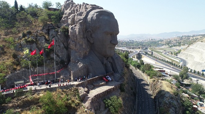 Buca nın Atatürk Maskı nda bayram töreni