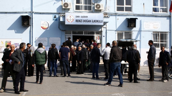 Bulgaristan seçimleri için İzmir de uzun kuyruklar oluştu