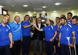 Başkan İzmir in gururu şampiyonlarla buluştu 