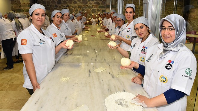 İzmir in meslek fabrikasında yeni ders pastacılık!