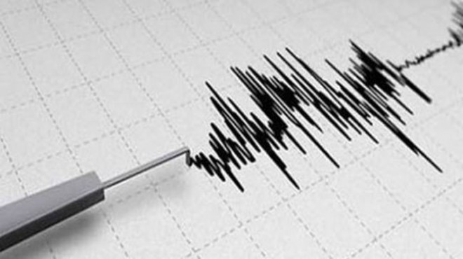 Ege de korkutan depremler: İzmir de sallandı!