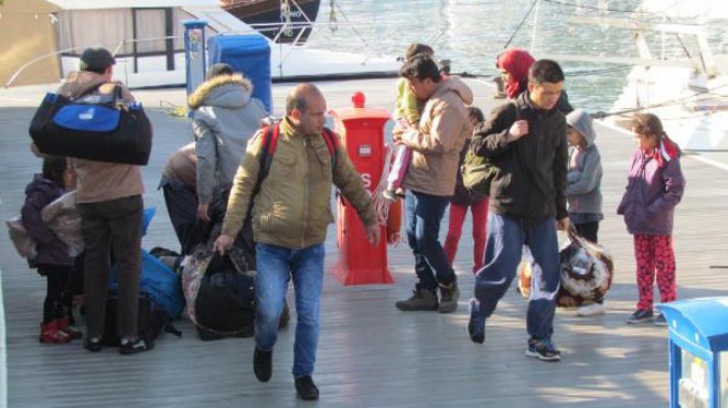 Çeşme açıklarında 22 mülteci yakalandı