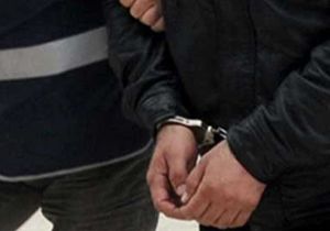 İzmir’de iki arkadaş Erdoğan’a hakaretten tutuklandı 