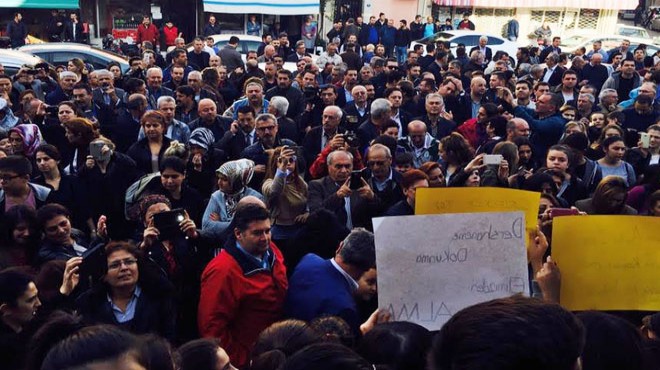 İzmir de  KHK  isyanı: CHP velilerle alana indi!