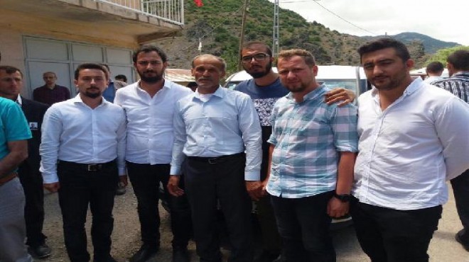 CHP heyeti şehit öğretmenin ailesini ziyaret etti