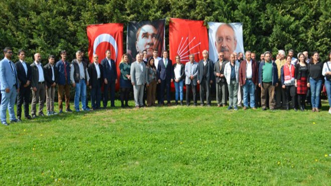 CHP İzmir’de transfer günü: 500 kişiye rozet takıldı