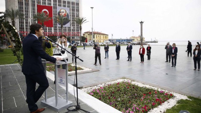 CHP İzmir den  sosyal mesafeli  100. yıl töreni