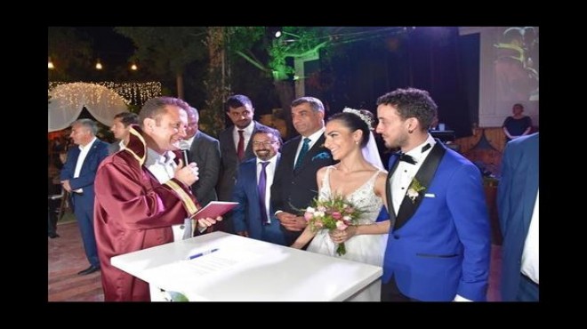 CHP İzmir’i buluşturan düğün