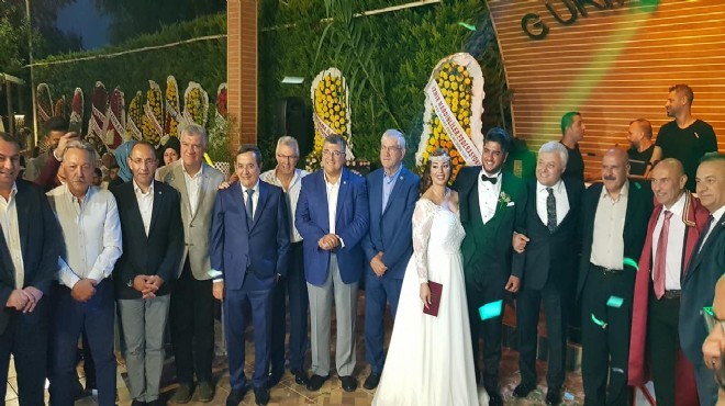 CHP İzmir i buluşturan nikah