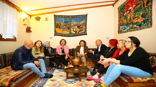 CHP Karabağlar adayı Kınay saha çalışmalarını sürdürdü... Ev ziyaretleri yaptı!