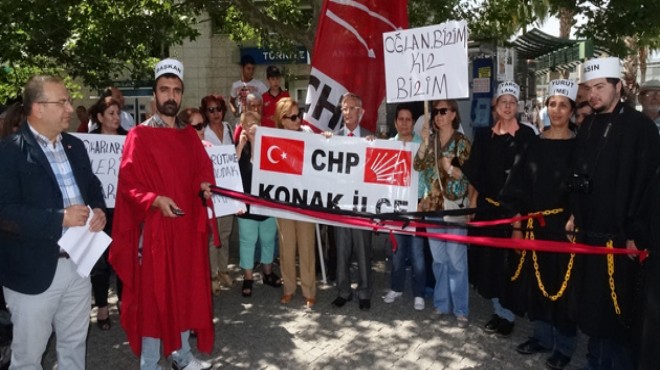 CHP Konak’tan tiyatrolu ‘başkanlık’ protestosu!