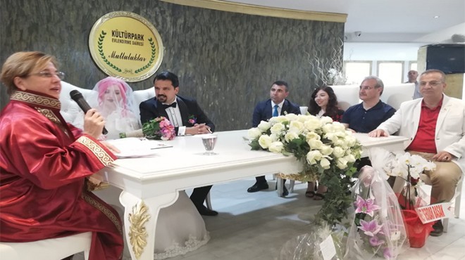 CHP İzmir i buluşturan nikah
