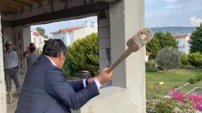 CHP li Erdoğdu, Çeşme deki villasını balyozla yıktı!