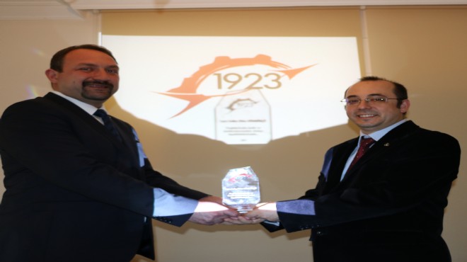 CHP’li Gümrükçü’ye 20’nci yıl ödülü: Başarı için tüm birikime sahibiz