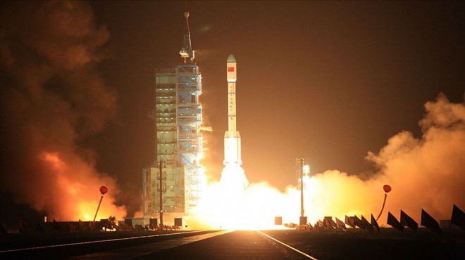 Çin in uydu ve roketi yere çakıldı!